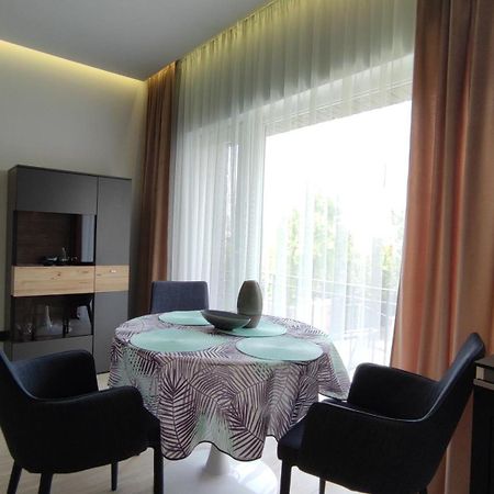 New J&R Apartment Near Girstutis, Free Private Parking & Self Check-In カウナス エクステリア 写真