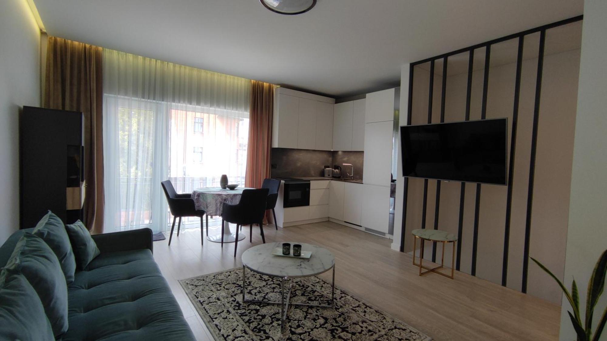 New J&R Apartment Near Girstutis, Free Private Parking & Self Check-In カウナス エクステリア 写真