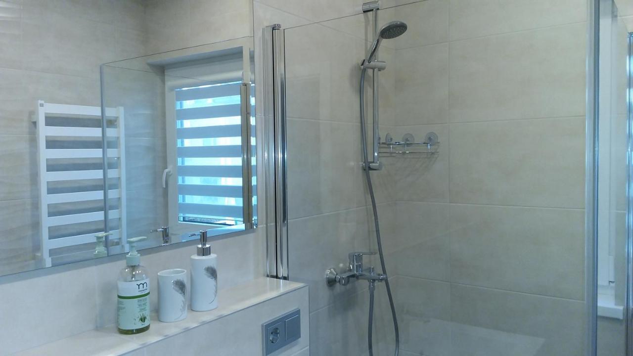 New J&R Apartment Near Girstutis, Free Private Parking & Self Check-In カウナス エクステリア 写真