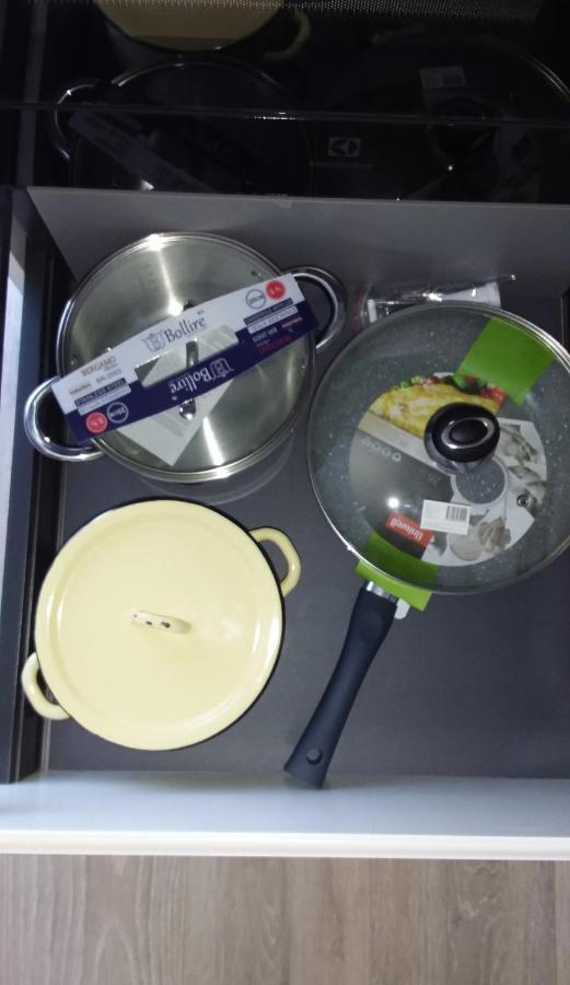 New J&R Apartment Near Girstutis, Free Private Parking & Self Check-In カウナス エクステリア 写真