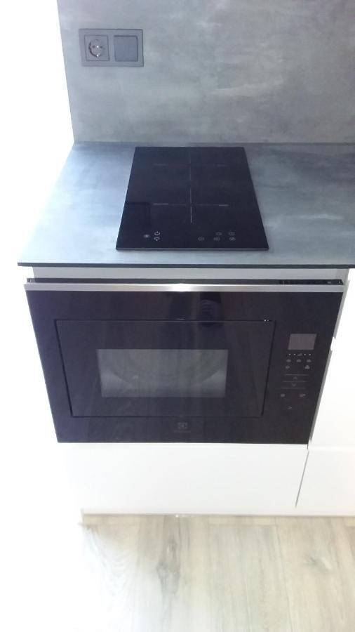 New J&R Apartment Near Girstutis, Free Private Parking & Self Check-In カウナス エクステリア 写真