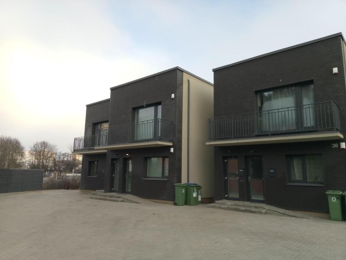 New J&R Apartment Near Girstutis, Free Private Parking & Self Check-In カウナス エクステリア 写真